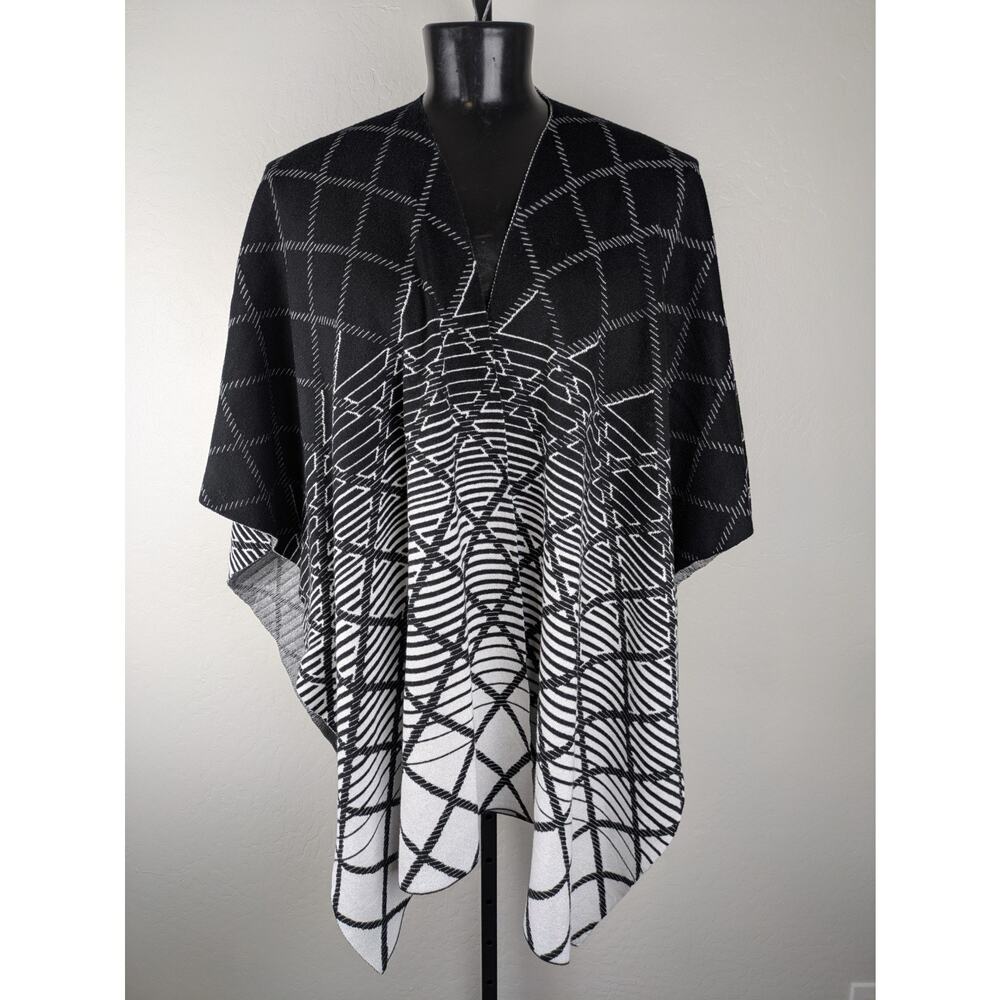 Ming Wang One Size Shawl Wrap Black and White Geometric Viscose Blend